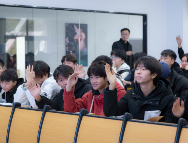 将校园里的搬进底层实践点将实践点与校园讲堂串联起来互动 将校园里的搬进底层实践点将实践点与校园讲堂串联起来互动