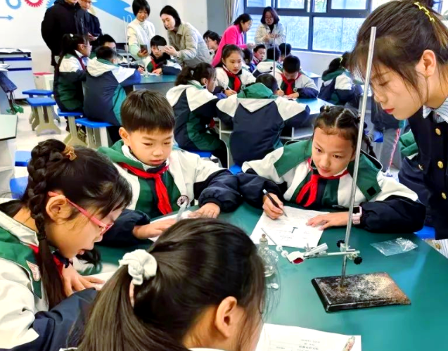 小学引入学本教育理念激活讲堂初中推广集团化办学激发生机