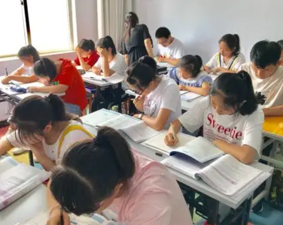 愿点点微光既照前路更亮归途或许就是教育家精力最动人的容貌 愿点点微光既照前路更亮归途或许就是教育家精力最动人的容貌