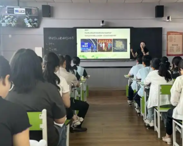 教师对扩音的刚需自然降低城乡差异反映出教室环境规划的距离 教师对扩音的刚需自然降低城乡差异反映出教室环境规划的距离